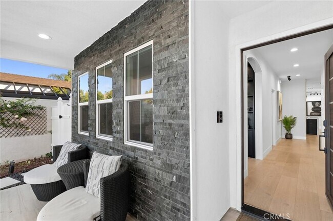Foto del edificio - 4652 Charnock Dr
