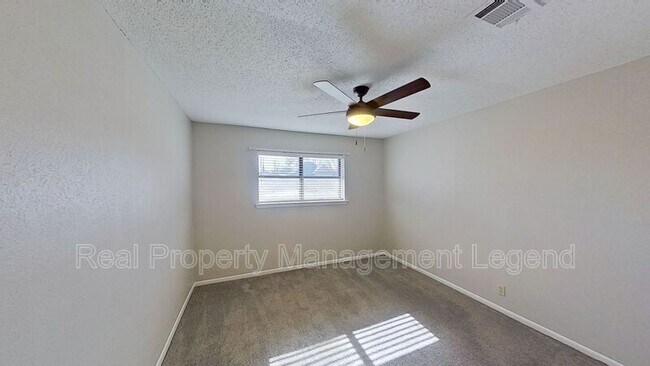 Building Photo - 821 W Woodard St