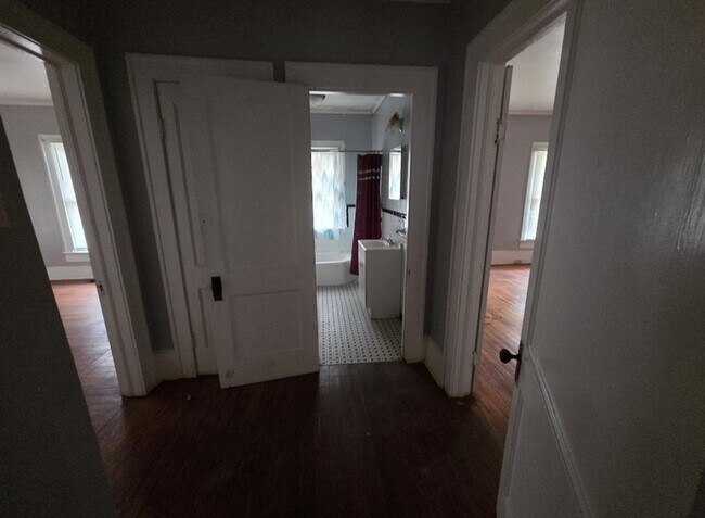 Building Photo - 1182 Brentwood Ave