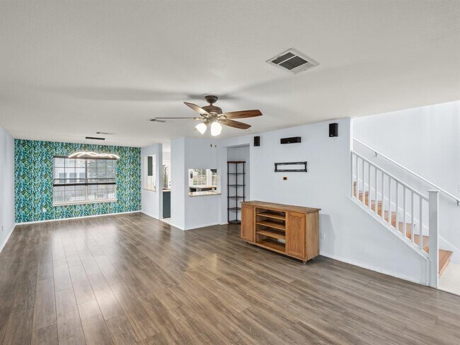 Foto del edificio - 2411 Lavendale Ct