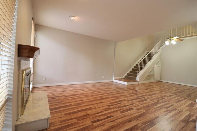 Foto del edificio - 1116 Bering Dr