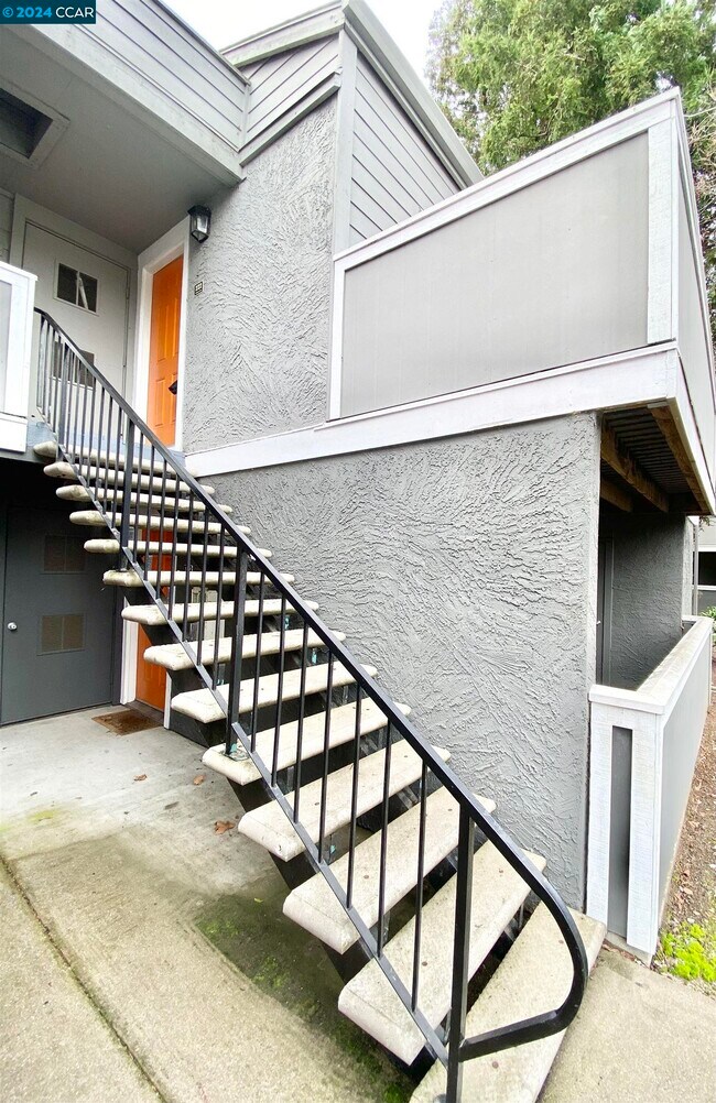 Building Photo - 222 Piedmont Ln