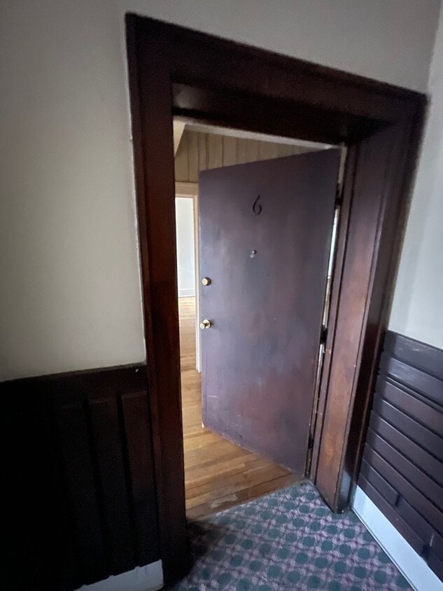 Primary Photo - 2 BEDROOM LOCATED IN THE HEART OF THE ART DISTRICT!