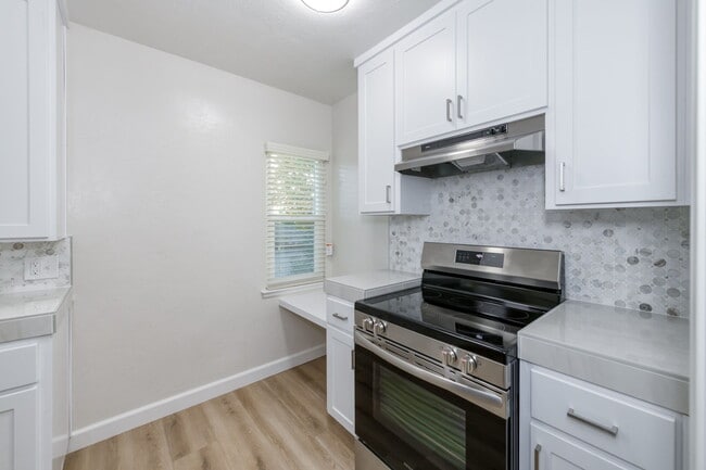 Building Photo - 326 E Dudley