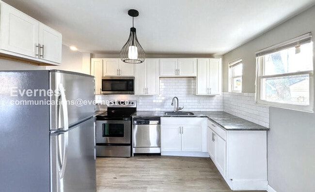 Building Photo - 37 S Yale Ave