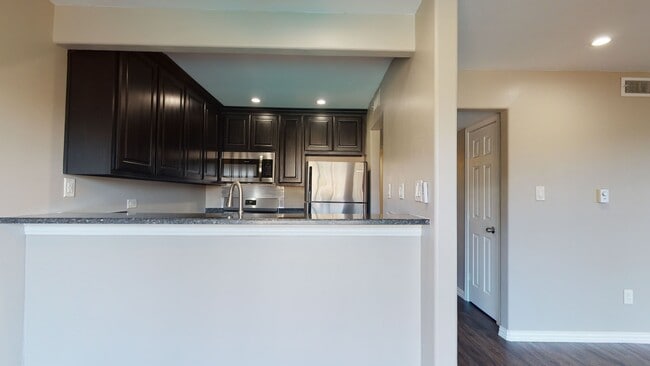 Building Photo - The Ashley at Bluffview Apartments