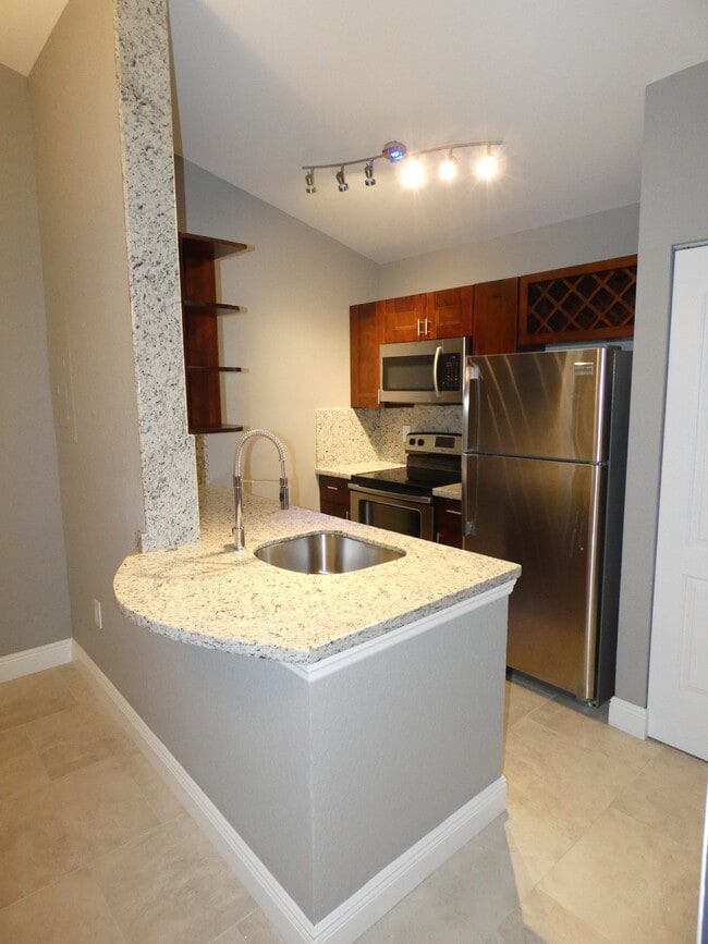 Foto del edificio - 2851 N Oakland Forest Dr