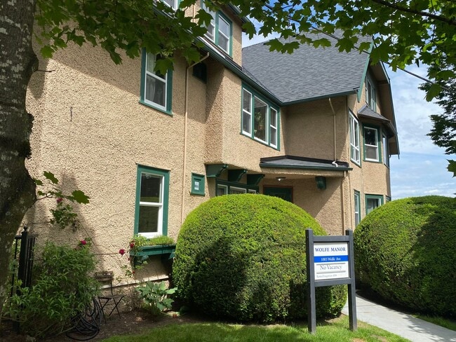 Building Photo - 1003 Wolfe Av