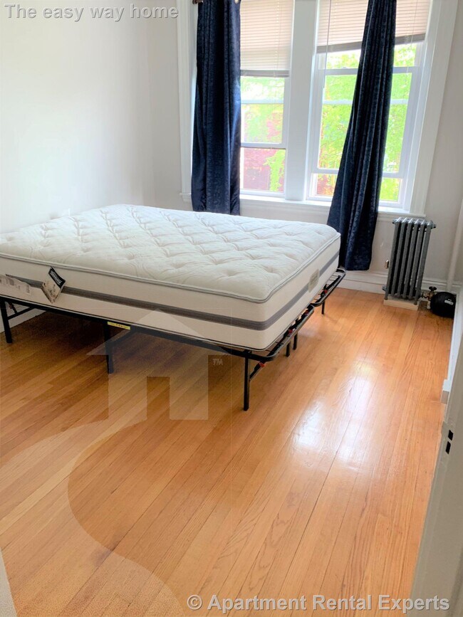 Building Photo - 170 Maple St