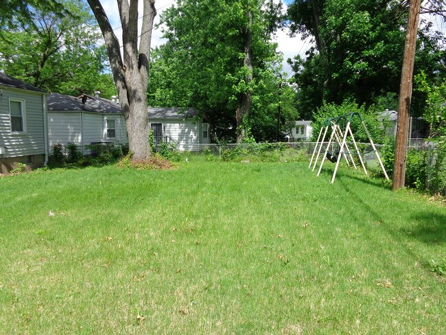 Building Photo - 1107 Addison Dr