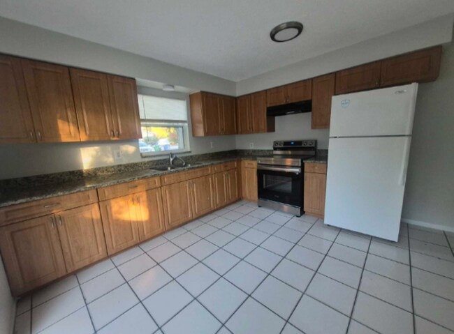 Building Photo - 15117 Avalon Ave