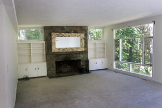 Building Photo - 583 Gay St