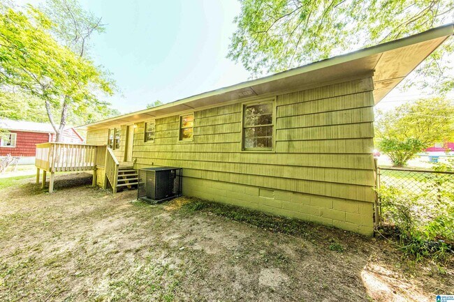 Foto del edificio - 832 Alden Ave