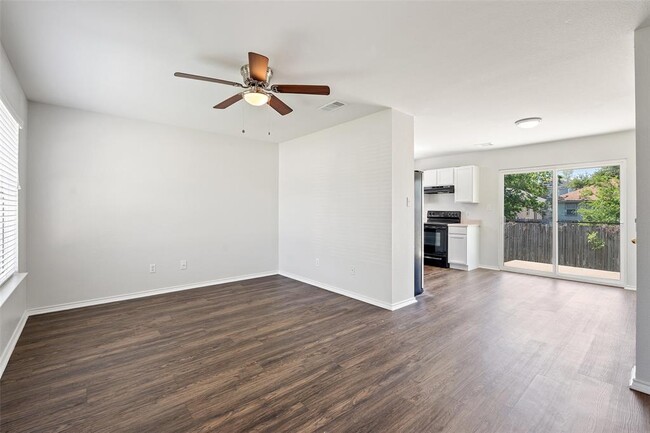 Foto del edificio - 1616 Windy Park Ct