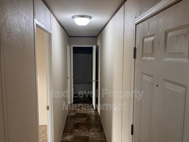 Foto del edificio - 2115 U.S. Hwy 2 E