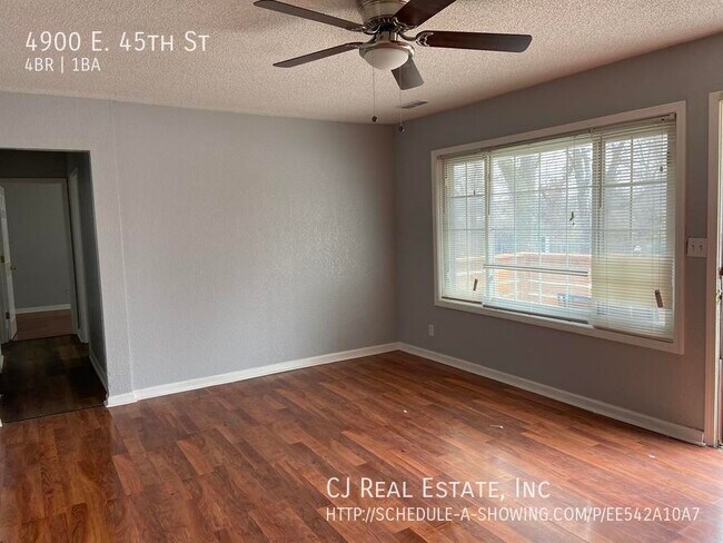 Foto del edificio - 4900 E 45th St