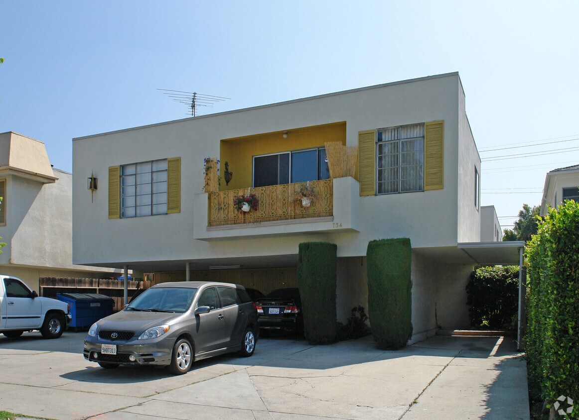 Primary Photo - 734 N Croft Ave