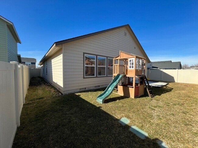 Foto del edificio - Comfortable Living in a Beautiful, Well-Kept Home