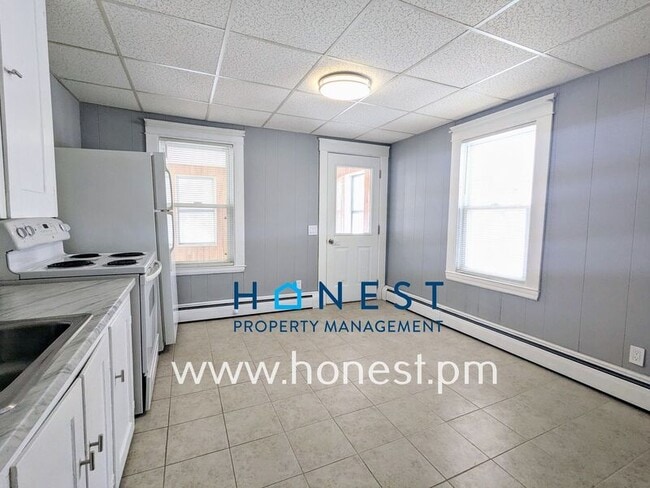 Foto del edificio - 73 Kennedy Memorial Dr