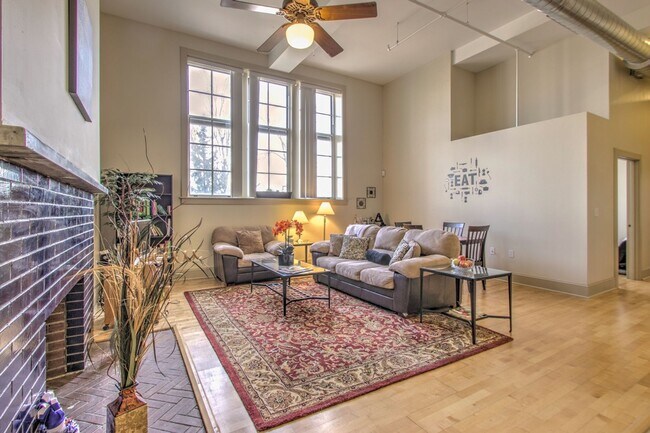 Foto del edificio - Stunning 2-bed, 1 bath apartment near Card...