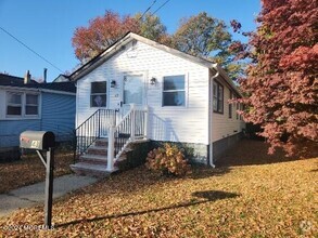 Building Photo - 43 Shoreland Terrace