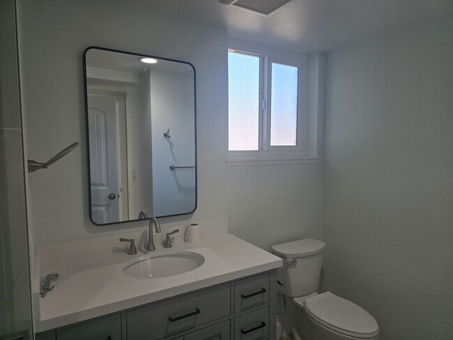 Foto del edificio - Fully Remodeled 4-Bedroom, 3-Bath Rental Home in Prime Fountain Valley Location