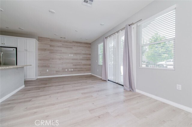 Foto del edificio - 16039 Voyager Ave