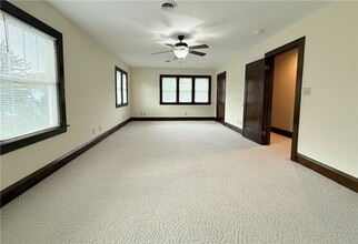 Building Photo - 161 Oakwood Ave