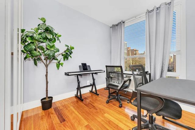 Foto del edificio - 2 bedroom in Queens NY 11106