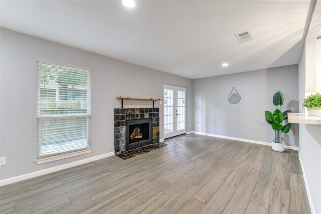 Foto del edificio - 3929 Tanglewilde St