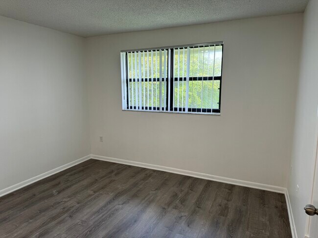 Foto del edificio - 9977 Nob Hill Ln