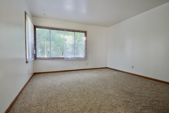 Building Photo - 407 4th Ave E
