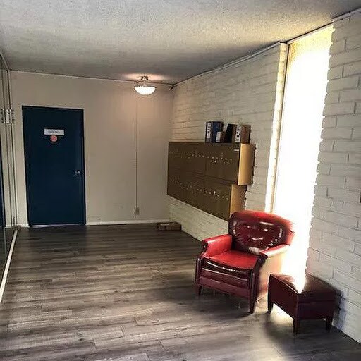 Lobby/Mail - 211 Grand Ave