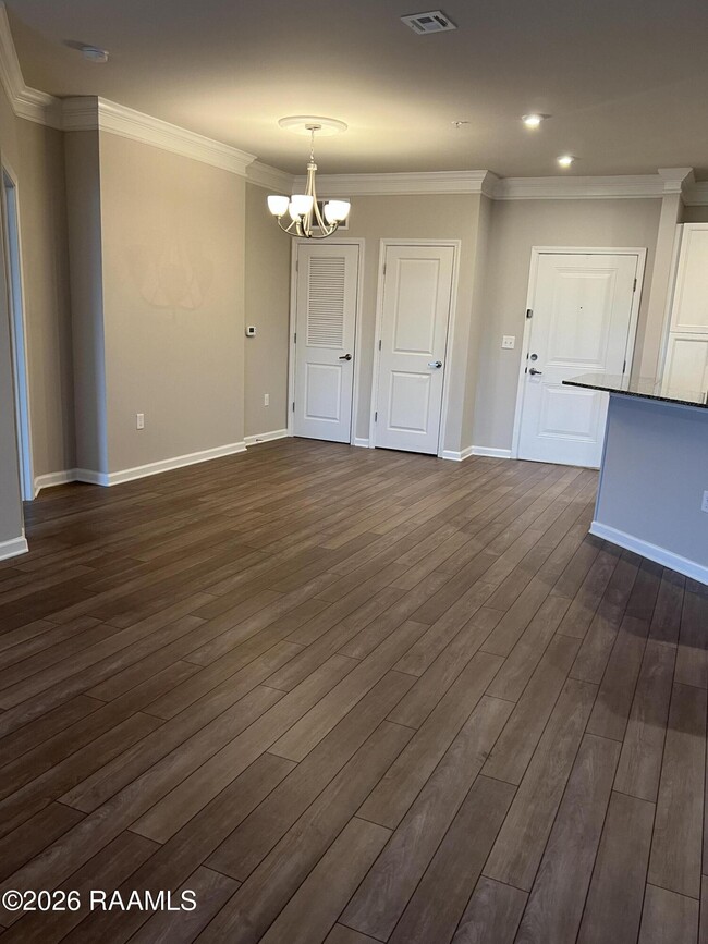 Building Photo - 1521 Camellia Blvd