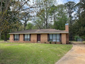 Building Photo - 68 Maple Ct