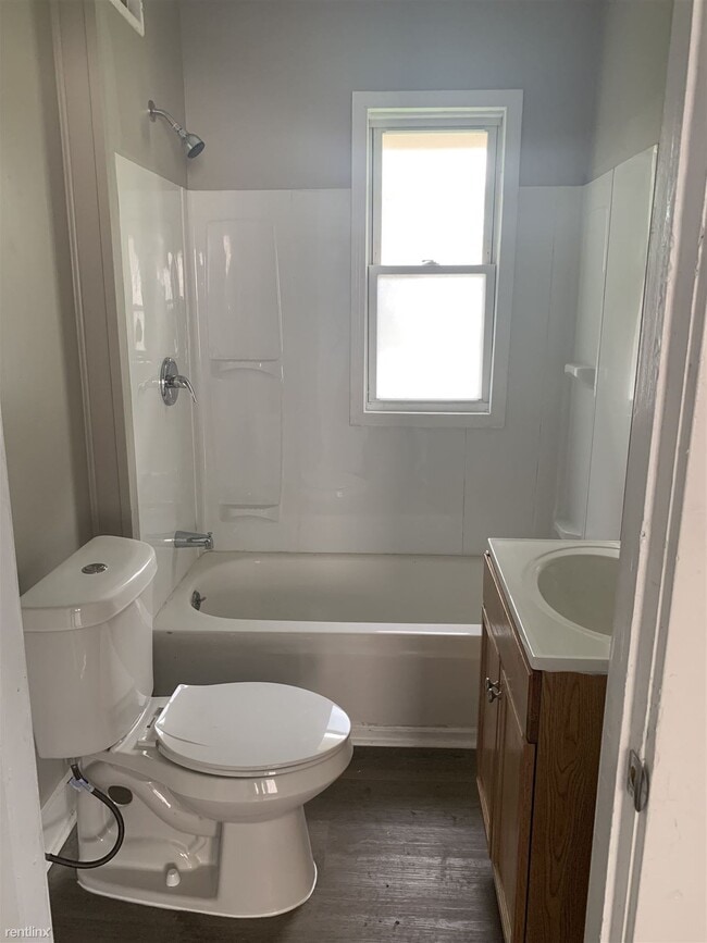 Building Photo - 2 br, 1 bath Duplex - 4278 Pitt St Upper Unit