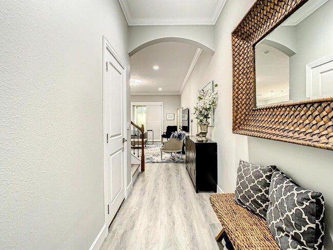 Foto del edificio - 729 Grand Cypress Ln