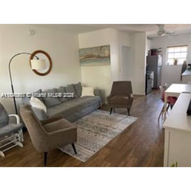 Building Photo - 6511 Santona St