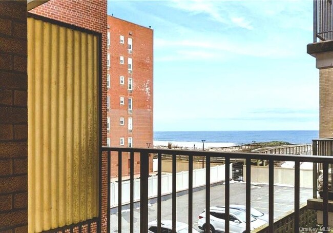 Building Photo - 650 Shore Rd