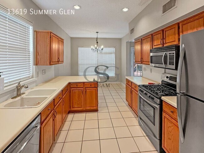 Building Photo - 13619 Summer Glen Dr