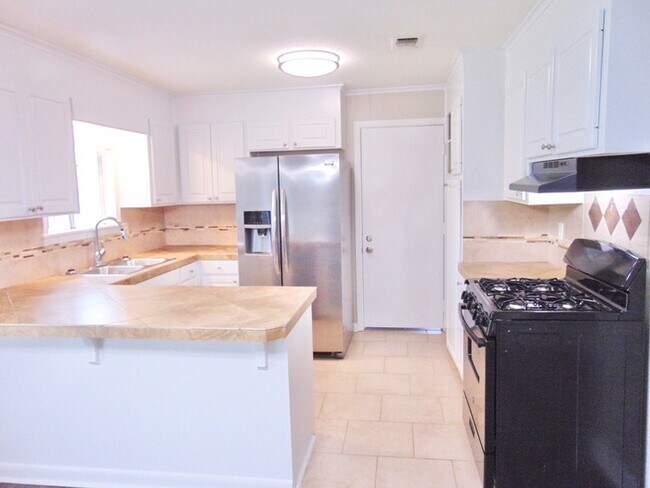 Foto del edificio - Beautiful 3 Bedroom Home