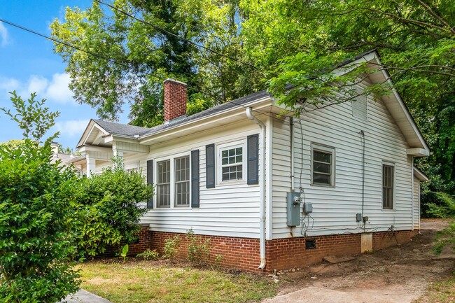 Building Photo - 3 Bedroom 2 Bath Westside Beltline Home