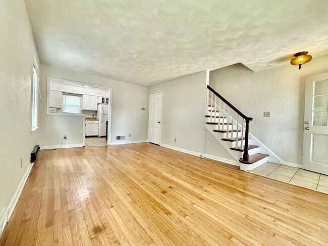 Foto del edificio - 621-623 E 63rd Terrace