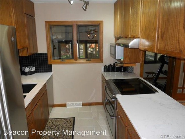 Building Photo - 4 br, 3 bath House - 1859 S. Beech St