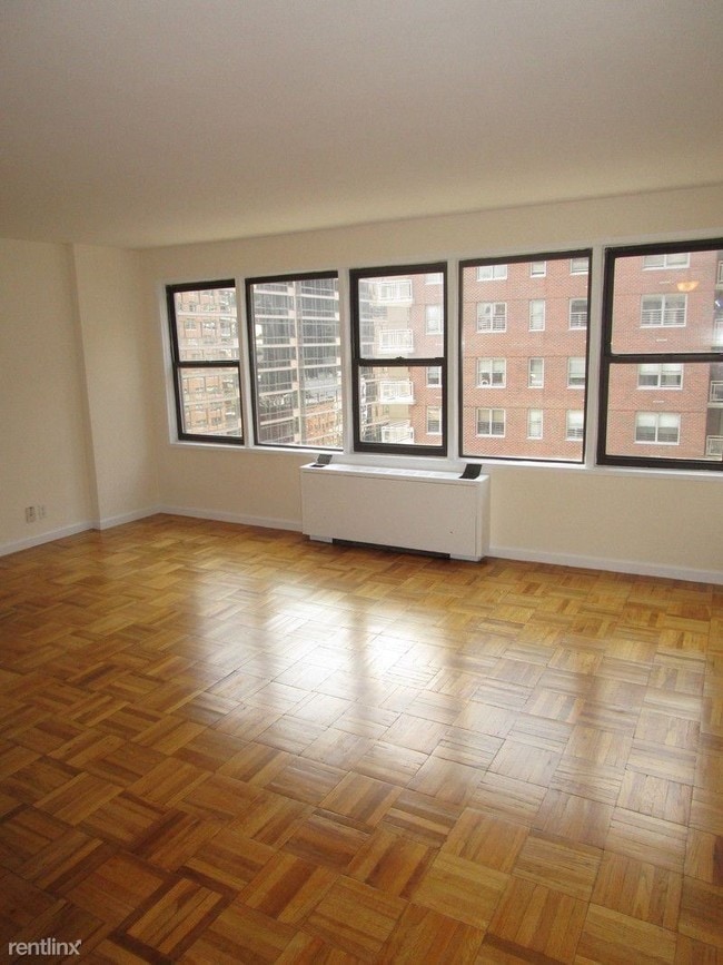 Building Photo - 355 E 72nd St