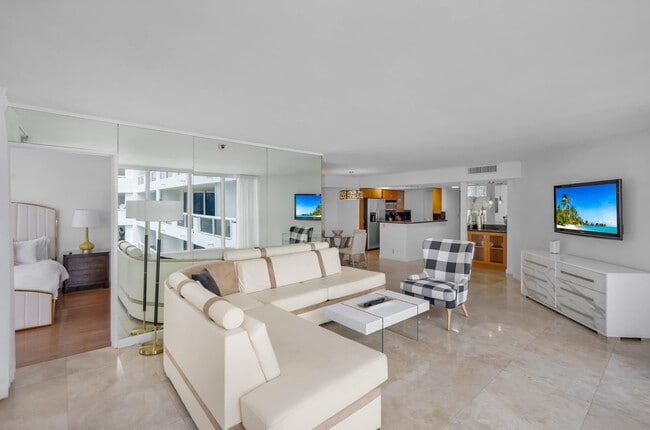 Building Photo - 1717 N Bayshore Dr