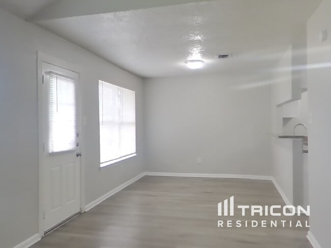 Building Photo - 1391 Tenderden Dr