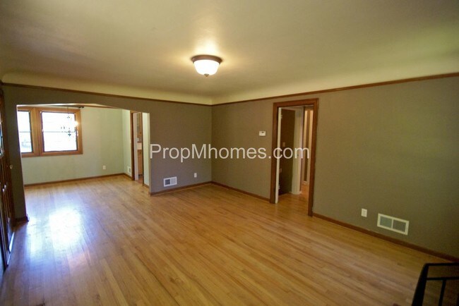 Building Photo - 14927 SE Oatfield Rd