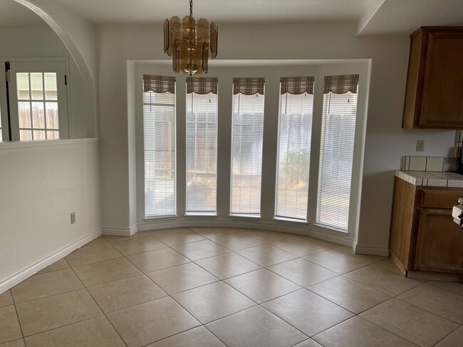 Building Photo - 1691 Yorktown Ct