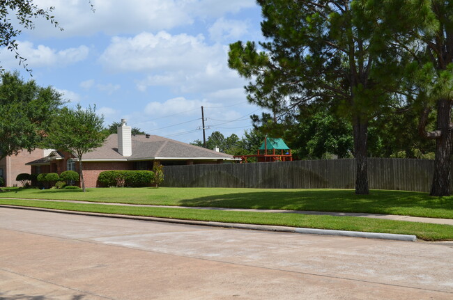 Large front yard - 15511 Baxter Ave